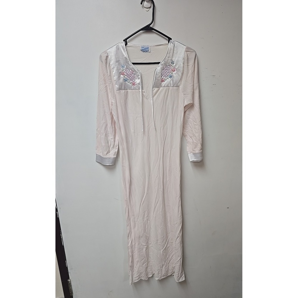 Vtg Fascination Pink Embroidered Floral Sleepwear Nightgown Womans‎ Size Medium
